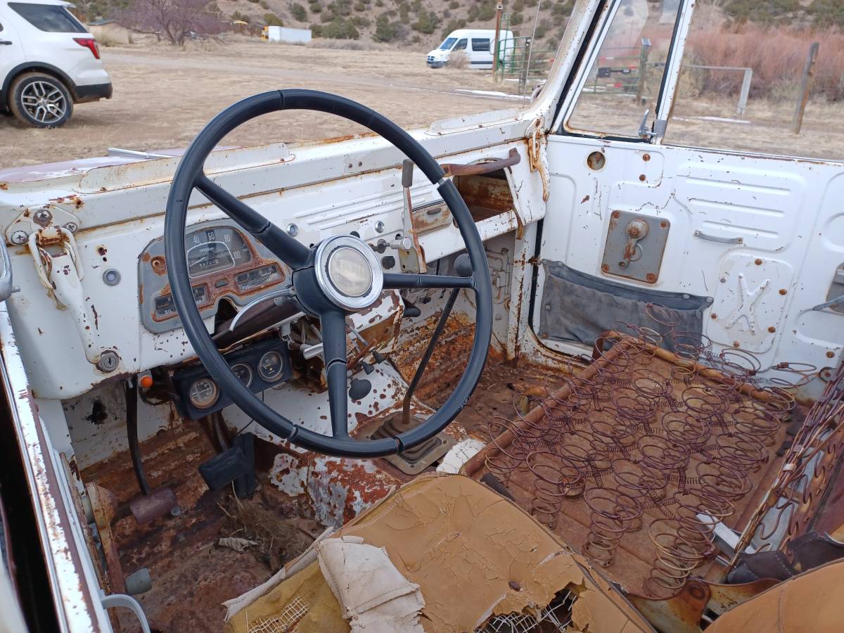 Toyota-fj40-land-cruiser-1970-grey-2