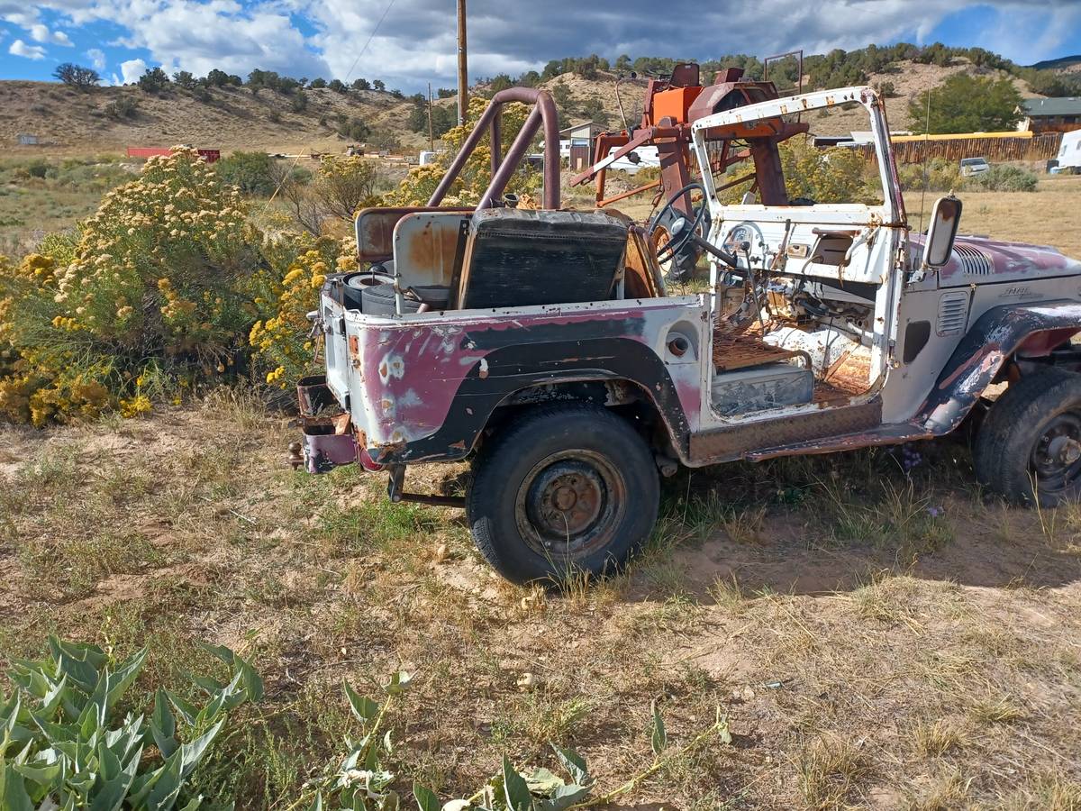 Toyota-fj40-land-cruiser-1970-grey-9