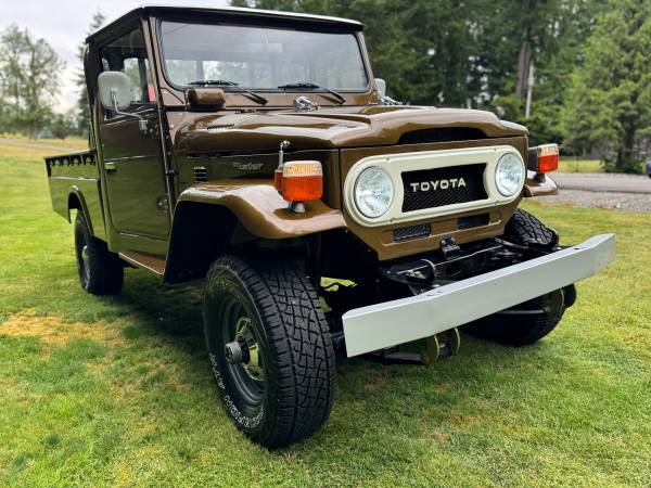 Toyota-fj45-1976-brown-23