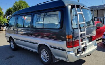 Toyota-hiace-van-diesel-1990-blue-12