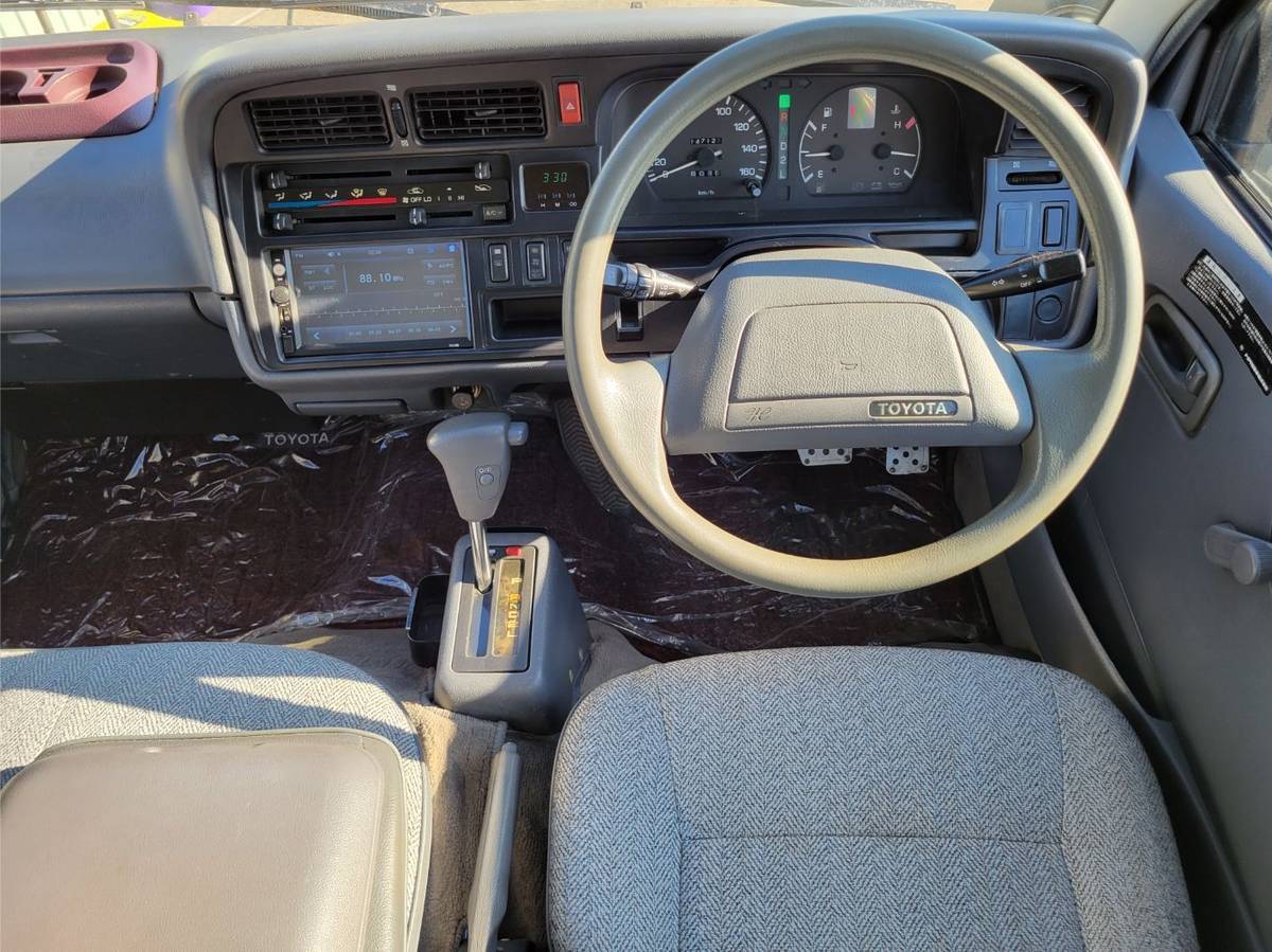 Toyota-hiace-van-diesel-1990-blue-16