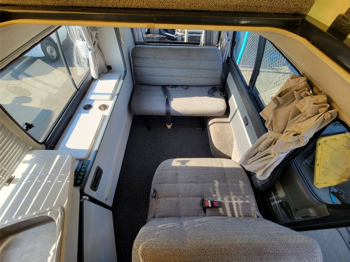 Toyota-hiace-van-diesel-1990-blue-6