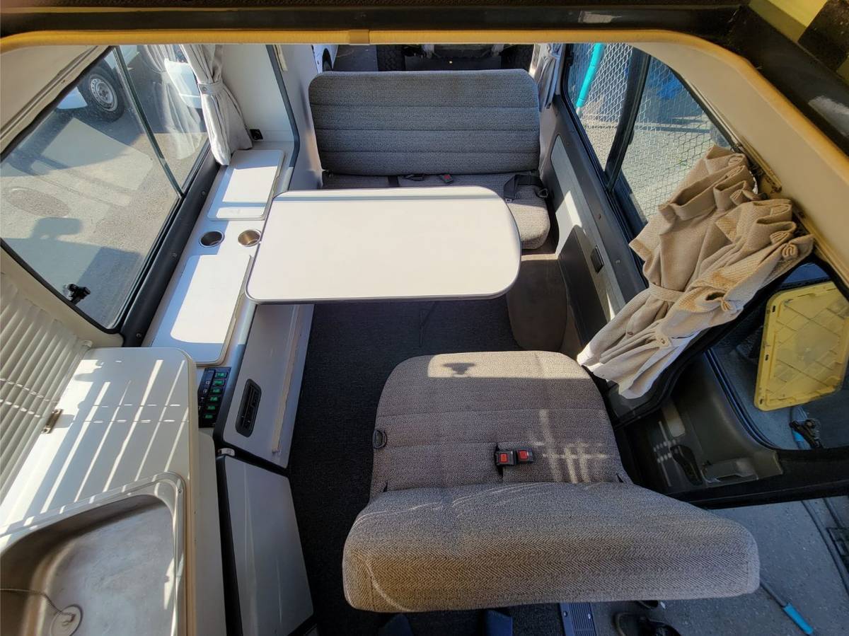 Toyota-hiace-van-diesel-1990-blue-9
