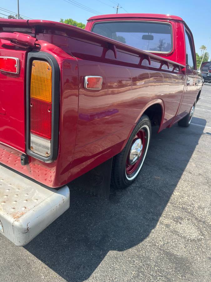 Toyota-hilux-truck-1972-red-4