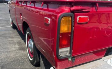 Toyota-hilux-truck-1972-red-5