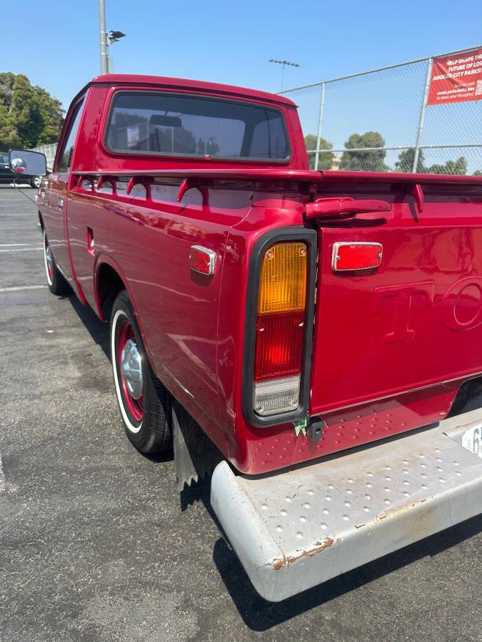 Toyota-hilux-truck-1972-red-5