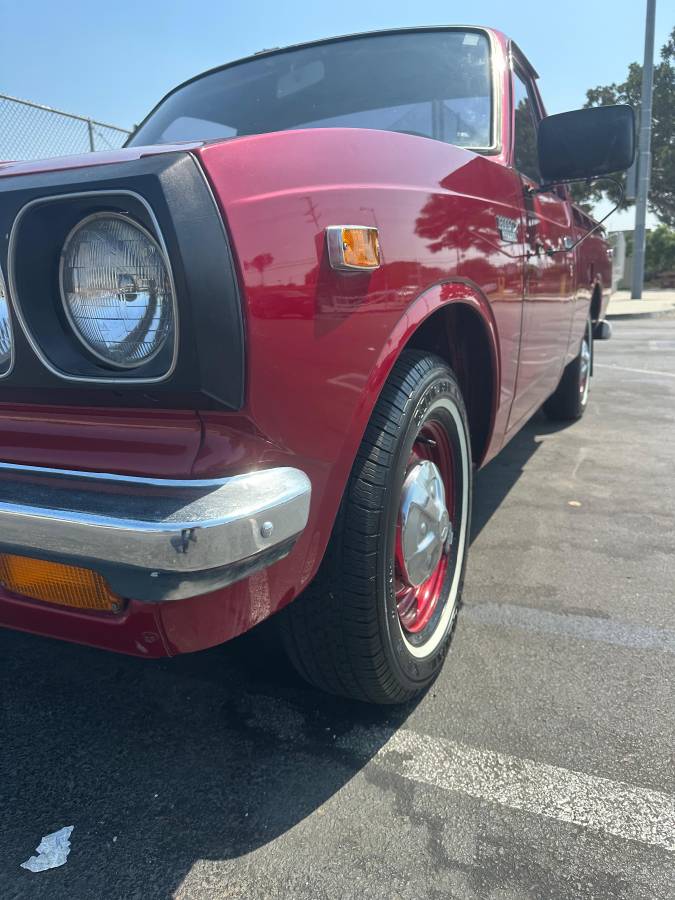 Toyota-hilux-truck-1972-red