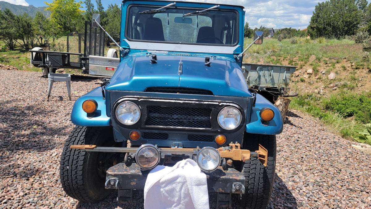 Toyota-land-cruiser-1969-blue-2