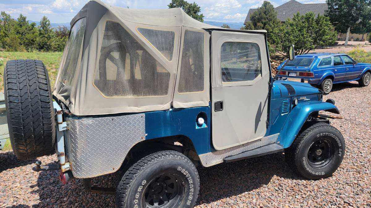 Toyota-land-cruiser-1969-blue-5