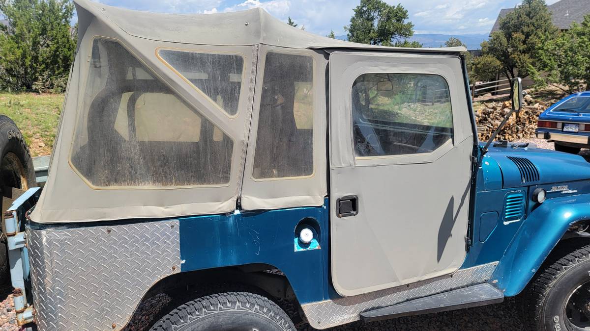 Toyota-land-cruiser-1969-blue-6