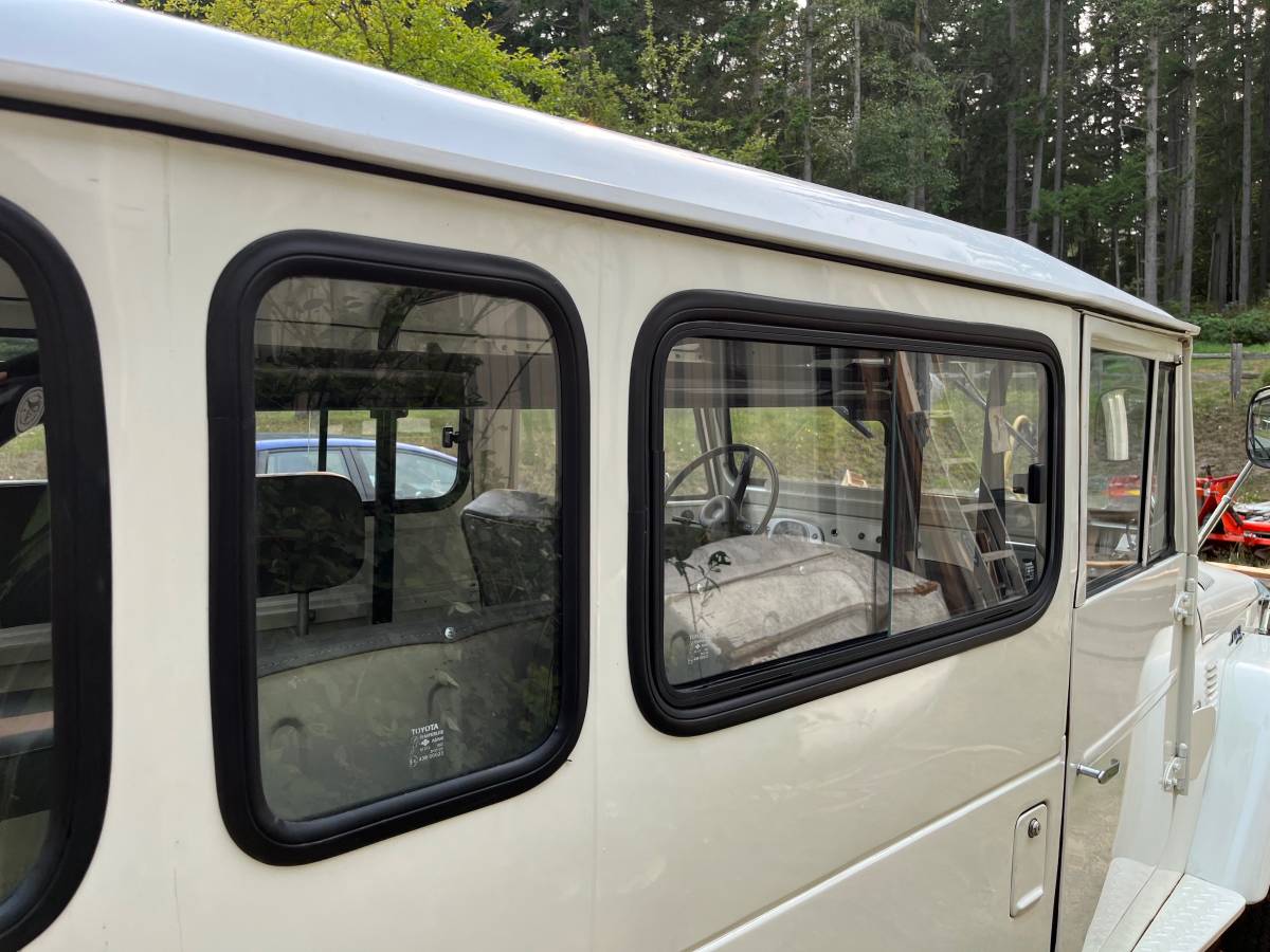 Toyota-land-cruiser-1973-white-1