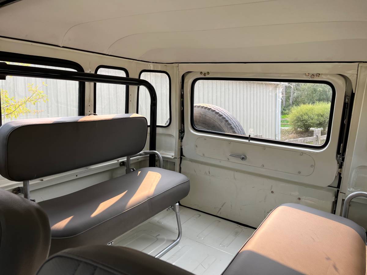 Toyota-land-cruiser-1973-white-13