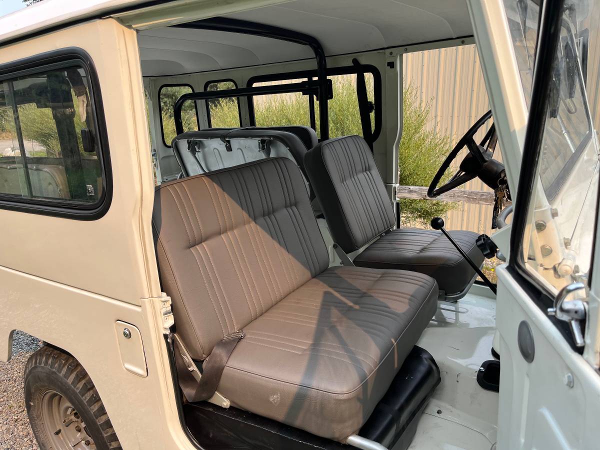 Toyota-land-cruiser-1973-white-17