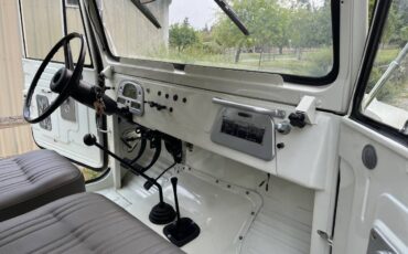 Toyota-land-cruiser-1973-white-18