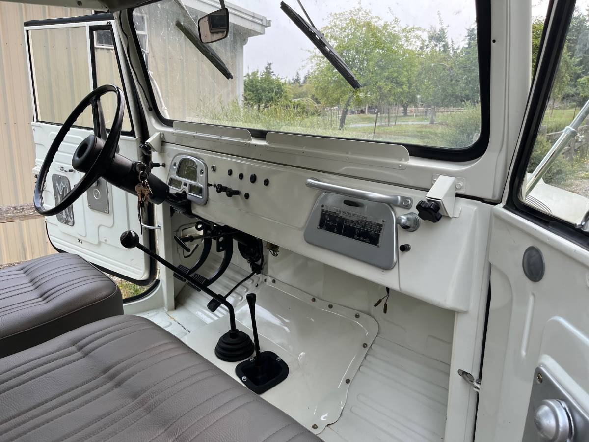 Toyota-land-cruiser-1973-white-18
