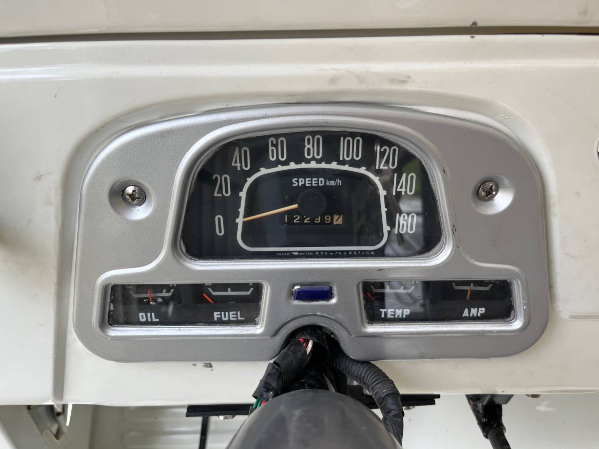 Toyota-land-cruiser-1973-white-19