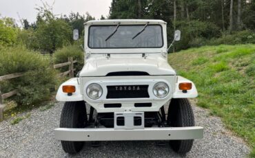 Toyota-land-cruiser-1973-white-3