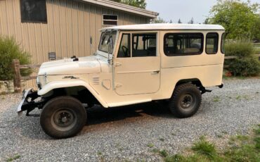 Toyota-land-cruiser-1973-white