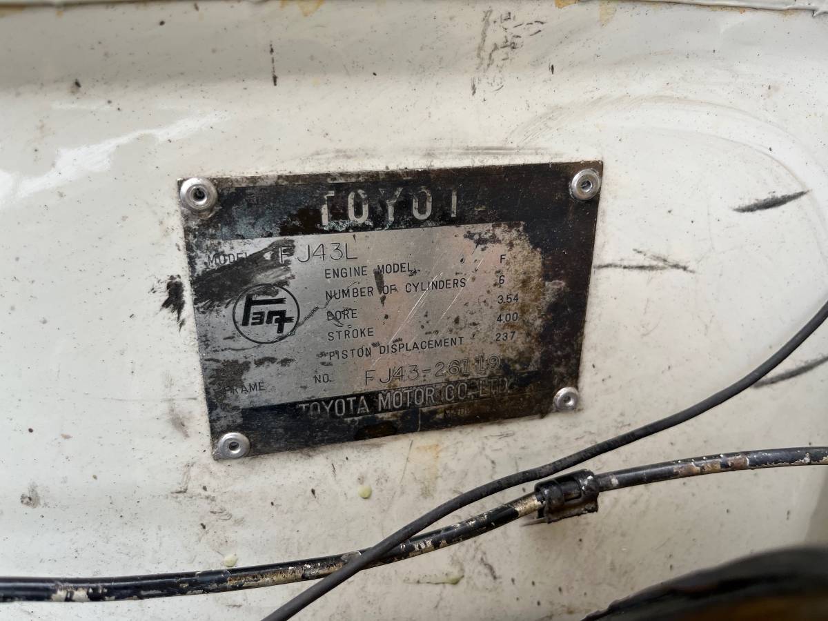 Toyota-land-cruiser-1973-white-4