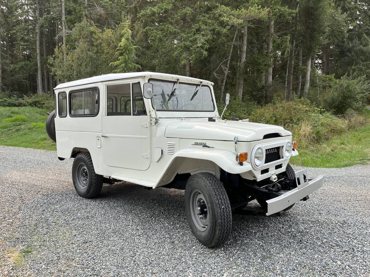 Toyota-land-cruiser-1973-white-7