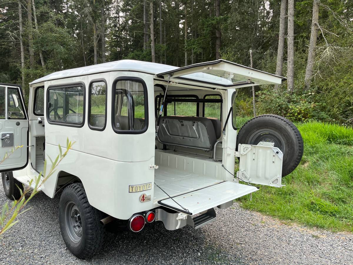 Toyota-land-cruiser-1973-white-8