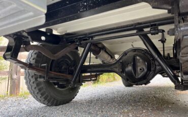 Toyota-land-cruiser-1973-white-9