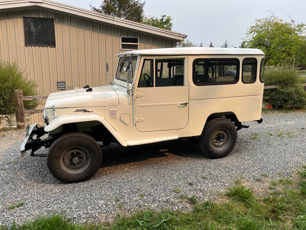 Toyota-land-cruiser-1973-white