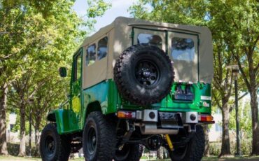 Toyota-land-cruiser-1976-green-1