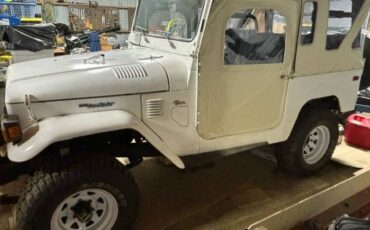 Toyota-land-cruiser-1977-11