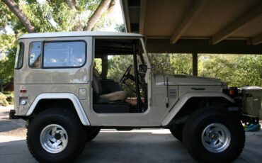 Toyota-land-cruiser-1978-custom-29