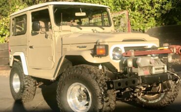 Toyota-land-cruiser-1978-custom-40