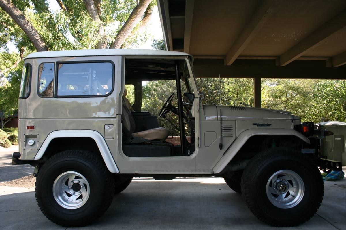Toyota-land-cruiser-1978-custom-5