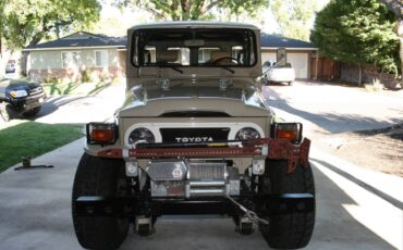 Toyota-land-cruiser-1978-custom-6