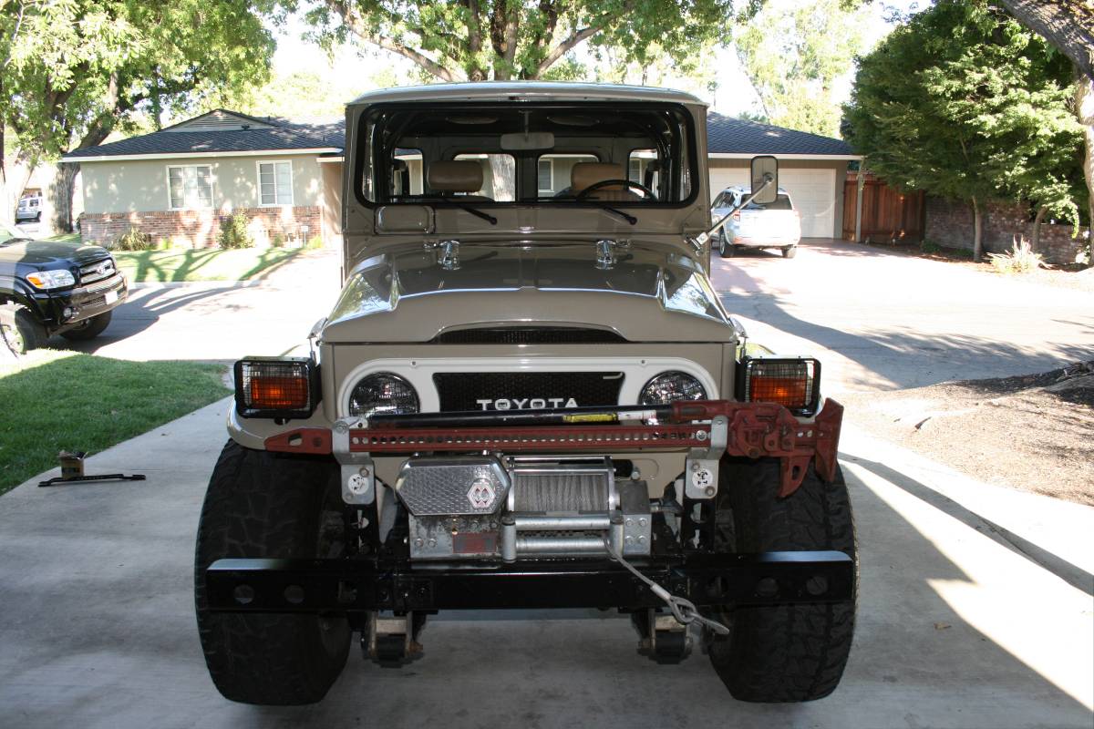 Toyota-land-cruiser-1978-custom-6