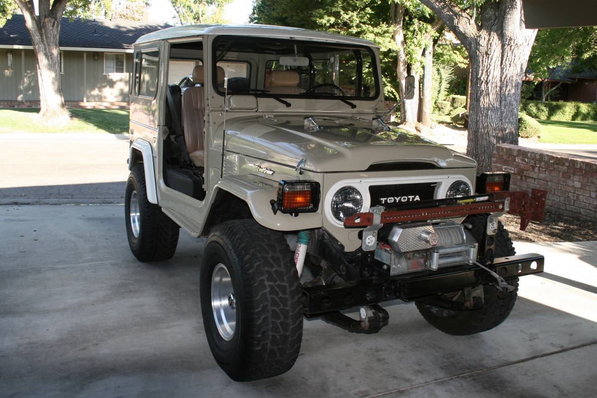 Toyota-land-cruiser-1978-custom-9