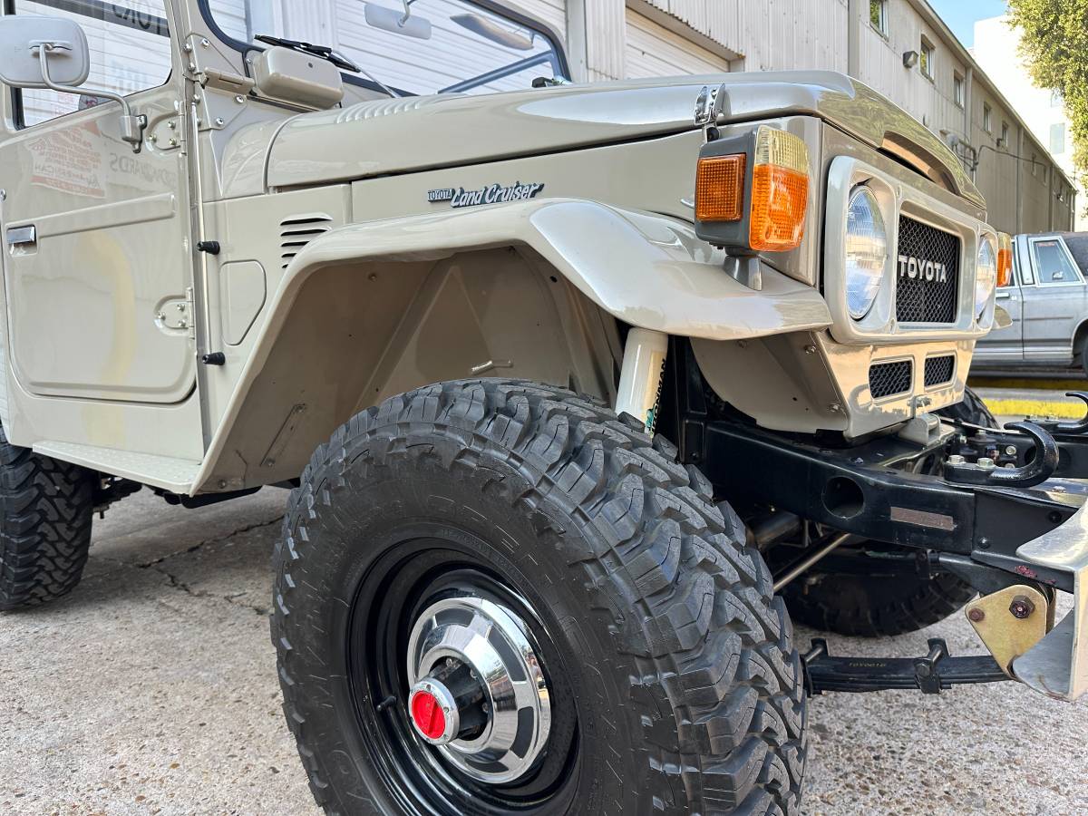 Toyota-land-cruiser-1980-10