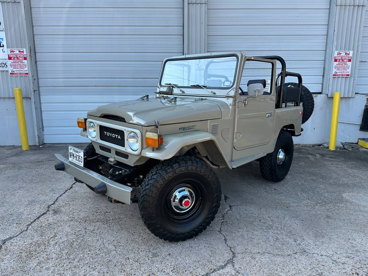 Toyota-land-cruiser-1980-17