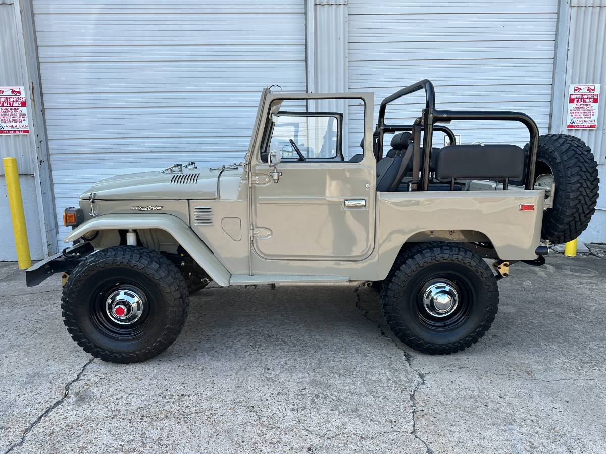 Toyota-land-cruiser-1980-18