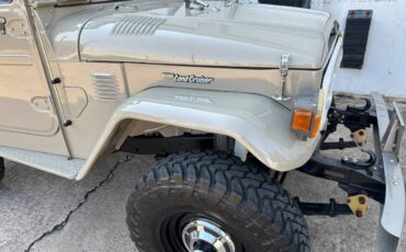 Toyota-land-cruiser-1980-2