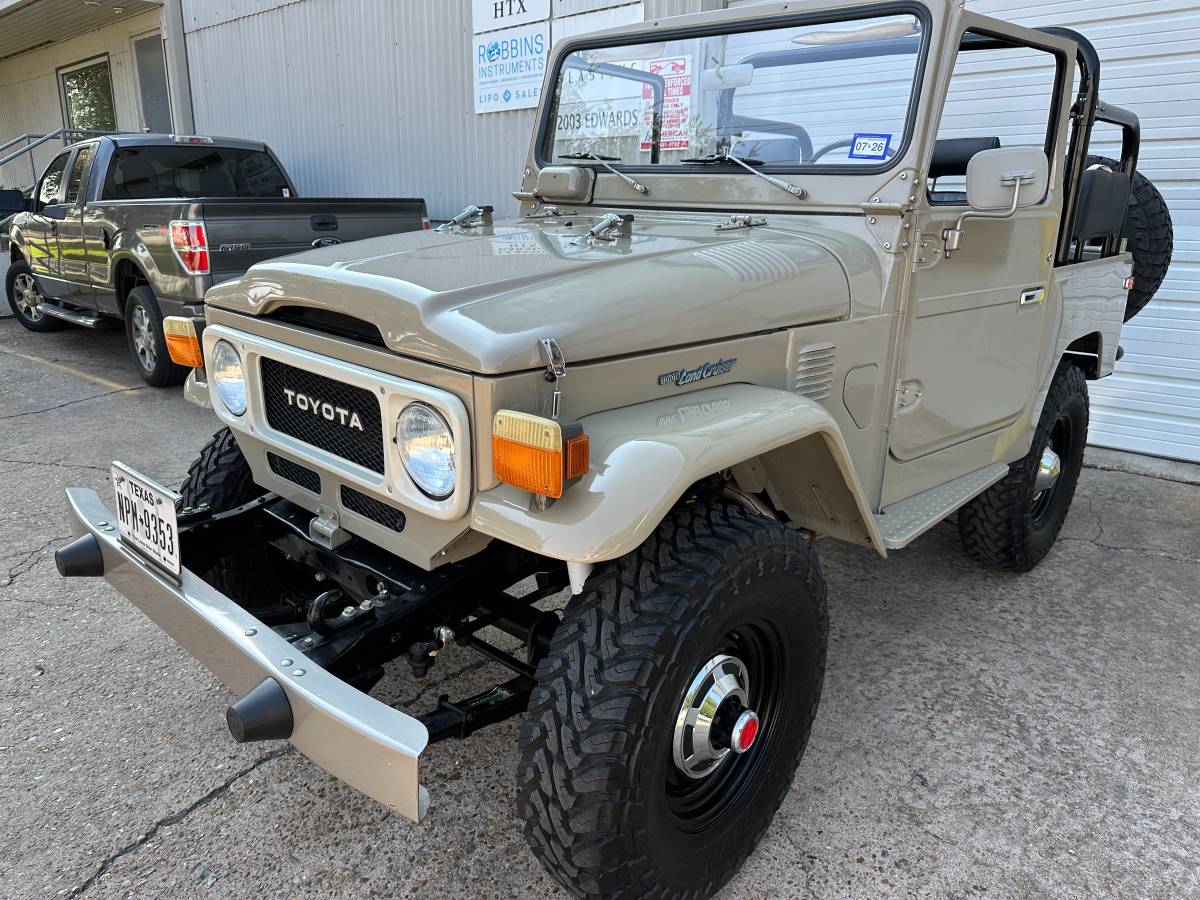 Toyota-land-cruiser-1980