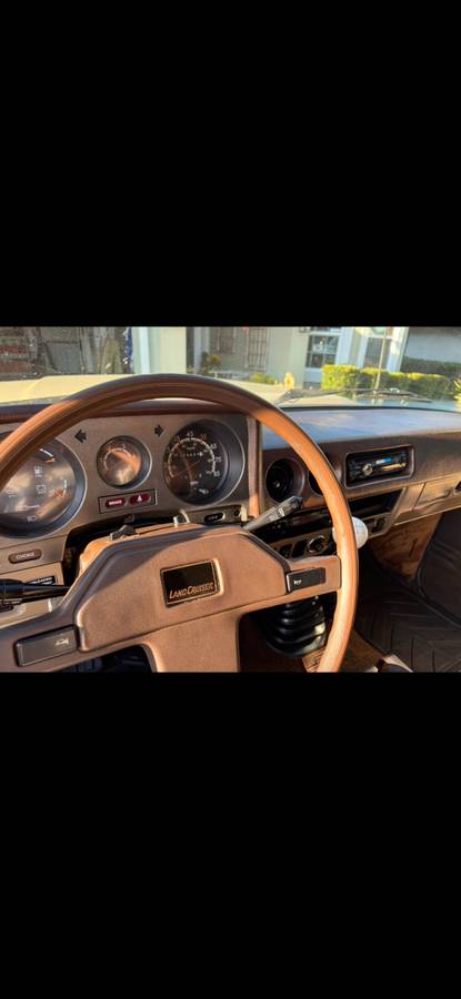 Toyota-land-cruiser-1981-10