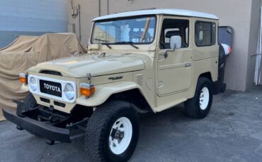 Toyota-land-cruiser-1982-yellow-1