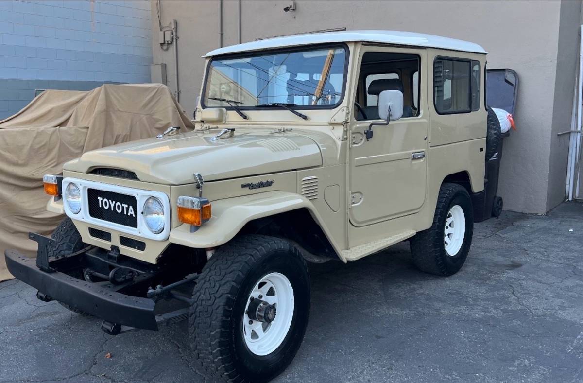 Toyota-land-cruiser-1982-yellow-1