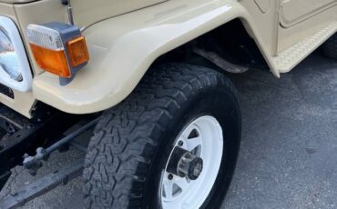 Toyota-land-cruiser-1982-yellow-2