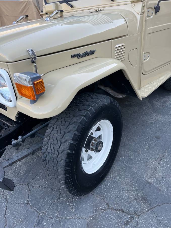 Toyota-land-cruiser-1982-yellow-2