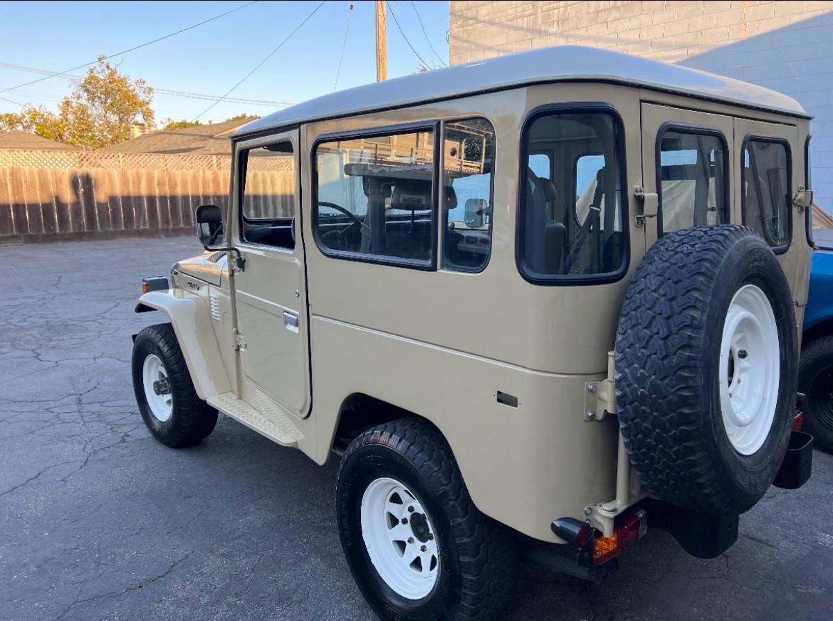 Toyota-land-cruiser-1982-yellow-32