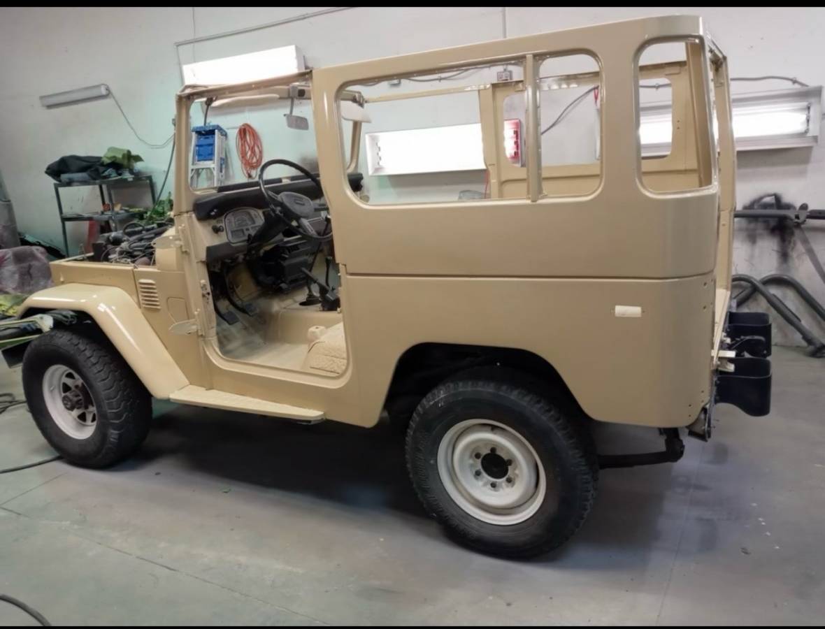 Toyota-land-cruiser-1982-yellow-7