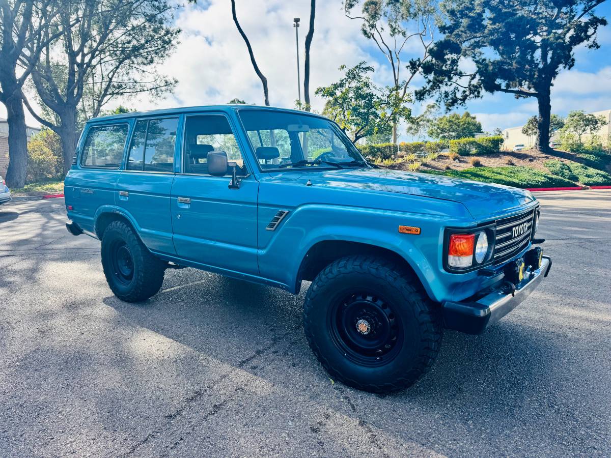 Toyota-land-cruiser-1984-blue