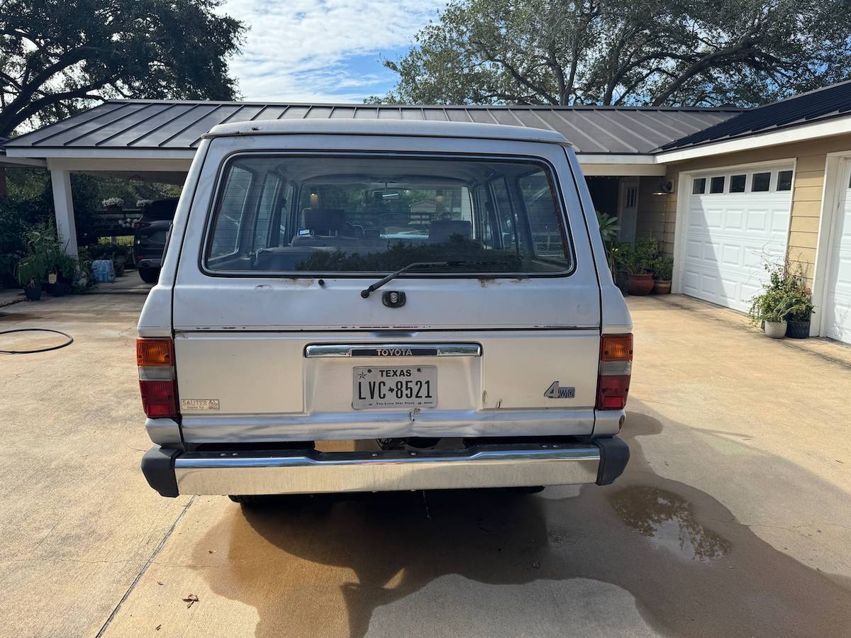 Toyota-land-cruiser-1986-silver-1