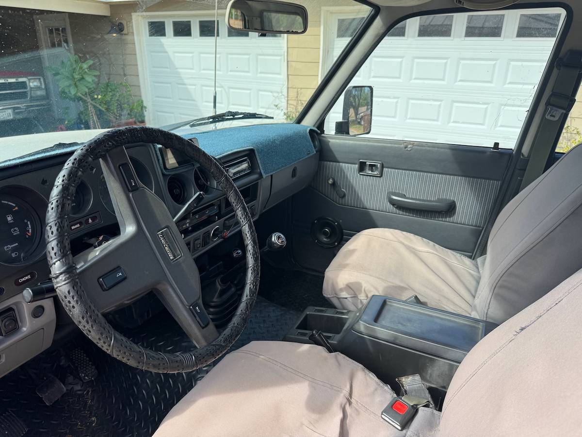 Toyota-land-cruiser-1986-silver-11